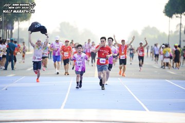 BINH DUONG NEW CITY HALF MARATHON 2024 - Ảnh #1763298