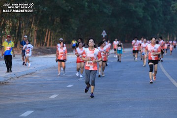BINH DUONG NEW CITY HALF MARATHON 2024 - Ảnh #1772534