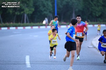BINH DUONG NEW CITY HALF MARATHON 2024 - Ảnh #1726222