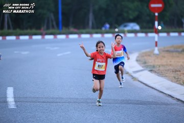 BINH DUONG NEW CITY HALF MARATHON 2024 - Ảnh #1726150