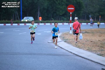 BINH DUONG NEW CITY HALF MARATHON 2024 - Ảnh #1726048