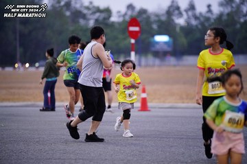 BINH DUONG NEW CITY HALF MARATHON 2024 - Ảnh #1725656