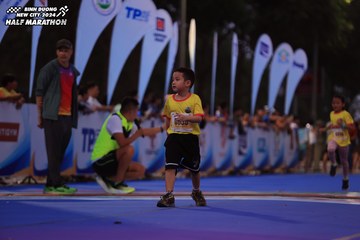 BINH DUONG NEW CITY HALF MARATHON 2024 - Ảnh #1729243