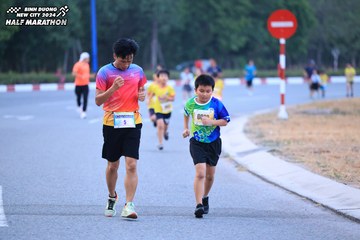 BINH DUONG NEW CITY HALF MARATHON 2024 - Ảnh #1726429