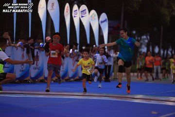 BINH DUONG NEW CITY HALF MARATHON 2024 - Ảnh #1729185
