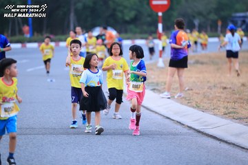 BINH DUONG NEW CITY HALF MARATHON 2024 - Ảnh #1726518