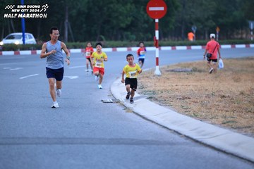 BINH DUONG NEW CITY HALF MARATHON 2024 - Ảnh #1726094