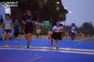 BINH DUONG NEW CITY HALF MARATHON 2024 - Ảnh #1729169