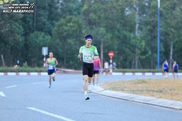 BINH DUONG NEW CITY HALF MARATHON 2024 - Ảnh #1735976