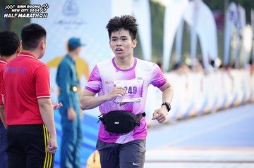 BINH DUONG NEW CITY HALF MARATHON 2024 - Ảnh #1758377