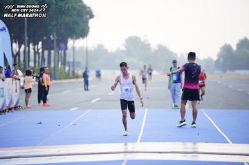 BINH DUONG NEW CITY HALF MARATHON 2024 - Ảnh #1772683