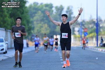 BINH DUONG NEW CITY HALF MARATHON 2024 - Ảnh #1765236