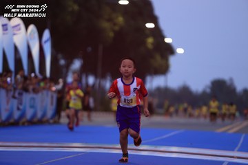 BINH DUONG NEW CITY HALF MARATHON 2024 - Ảnh #1729107