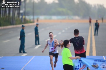 BINH DUONG NEW CITY HALF MARATHON 2024 - Ảnh #1738502