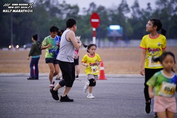 BINH DUONG NEW CITY HALF MARATHON 2024 - Ảnh #1725659