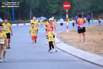 BINH DUONG NEW CITY HALF MARATHON 2024 - Ảnh #1726582
