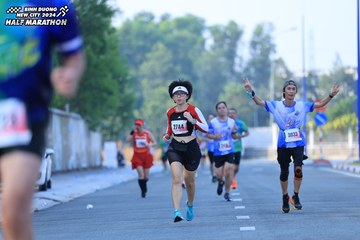 BINH DUONG NEW CITY HALF MARATHON 2024 - Ảnh #1764398