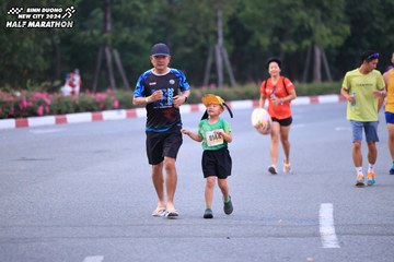 BINH DUONG NEW CITY HALF MARATHON 2024 - Ảnh #1726934