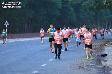 BINH DUONG NEW CITY HALF MARATHON 2024 - Ảnh #1750365