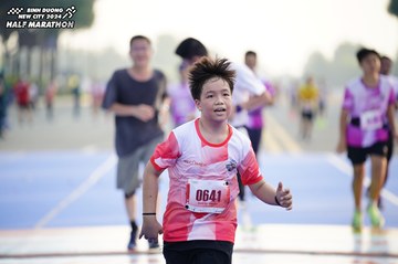 BINH DUONG NEW CITY HALF MARATHON 2024 - Ảnh #1761687