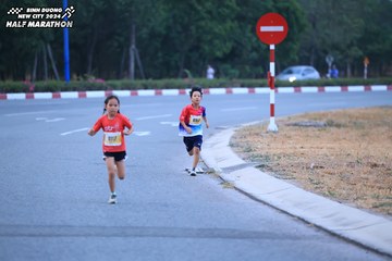 BINH DUONG NEW CITY HALF MARATHON 2024 - Ảnh #1726130