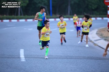 BINH DUONG NEW CITY HALF MARATHON 2024 - Ảnh #1726229