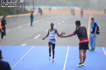 BINH DUONG NEW CITY HALF MARATHON 2024 - Ảnh #1738815