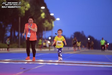 BINH DUONG NEW CITY HALF MARATHON 2024 - Ảnh #1729334