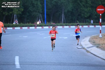BINH DUONG NEW CITY HALF MARATHON 2024 - Ảnh #1726128
