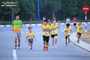 BINH DUONG NEW CITY HALF MARATHON 2024 - Ảnh #1726354