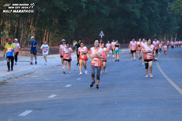 BINH DUONG NEW CITY HALF MARATHON 2024 - Ảnh #1772516