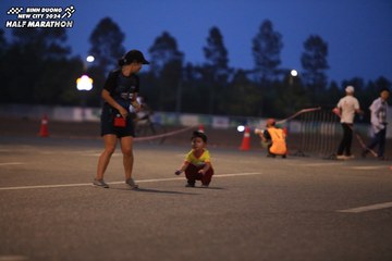 BINH DUONG NEW CITY HALF MARATHON 2024 - Ảnh #1728531