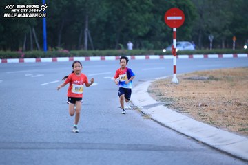 BINH DUONG NEW CITY HALF MARATHON 2024 - Ảnh #1726139