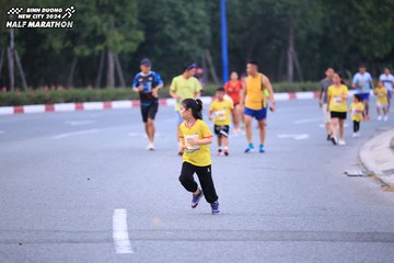 BINH DUONG NEW CITY HALF MARATHON 2024 - Ảnh #1726929