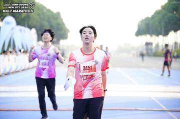 BINH DUONG NEW CITY HALF MARATHON 2024 - Ảnh #1758336