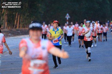 BINH DUONG NEW CITY HALF MARATHON 2024 - Ảnh #1772118