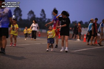 BINH DUONG NEW CITY HALF MARATHON 2024 - Ảnh #1728471