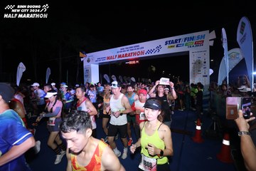 BINH DUONG NEW CITY HALF MARATHON 2024 - Ảnh #1737799