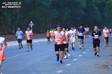 BINH DUONG NEW CITY HALF MARATHON 2024 - Ảnh #1750563