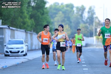 BINH DUONG NEW CITY HALF MARATHON 2024 - Ảnh #1776274