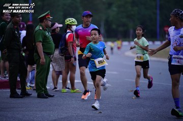 BINH DUONG NEW CITY HALF MARATHON 2024 - Ảnh #1724946