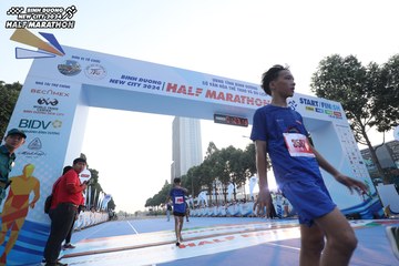 BINH DUONG NEW CITY HALF MARATHON 2024 - Ảnh #1738126