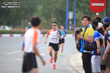BINH DUONG NEW CITY HALF MARATHON 2024 - Ảnh #1736245