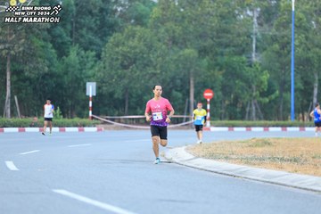 BINH DUONG NEW CITY HALF MARATHON 2024 - Ảnh #1735729