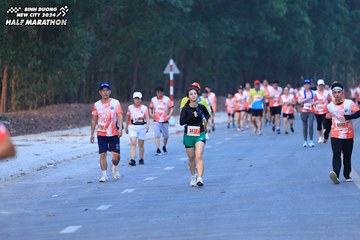 BINH DUONG NEW CITY HALF MARATHON 2024 - Ảnh #1750774