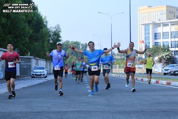 BINH DUONG NEW CITY HALF MARATHON 2024 - Ảnh #1765484