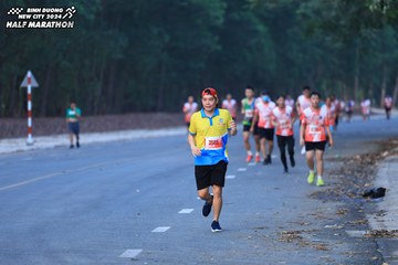 BINH DUONG NEW CITY HALF MARATHON 2024 - Ảnh #1750352