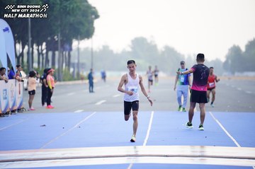 BINH DUONG NEW CITY HALF MARATHON 2024 - Ảnh #1772692