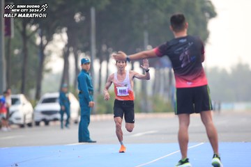BINH DUONG NEW CITY HALF MARATHON 2024 - Ảnh #1738468