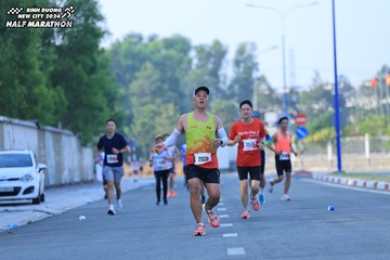 BINH DUONG NEW CITY HALF MARATHON 2024 - Ảnh #1764160